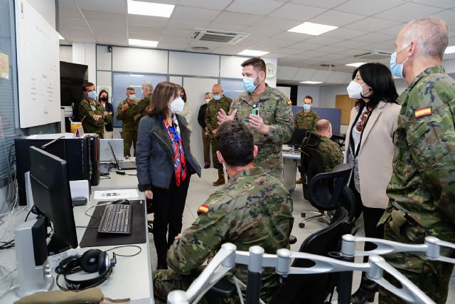 Robles visita la Base Militar ´El Copero´ del Ejército de Tierra - 1, Foto 1