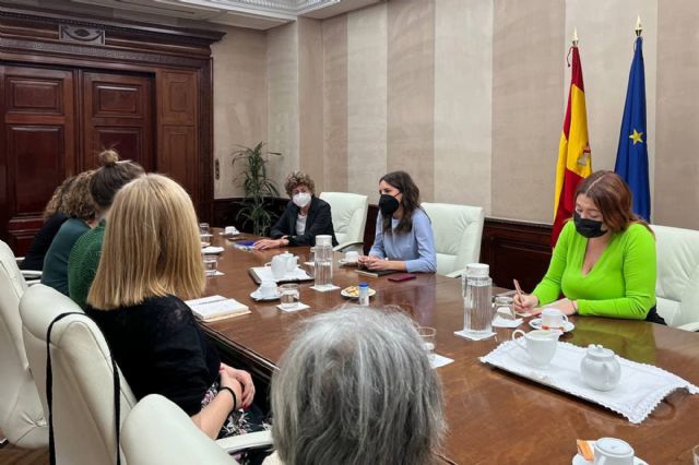 Irene Montero se reúne con las impulsoras de la petición Stop Sumisión Química para abordar este tipo de agresiones sexuales - 1, Foto 1