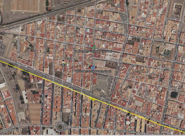 Servicios de emergencia atienden y trasladan a un herido en accidente de tráfico en Águilas - 1, Foto 1