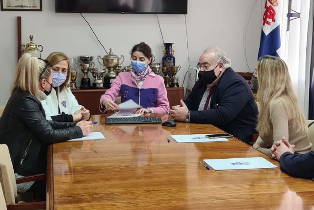 Llop se reúne con mujeres representantes de los más de 11.000 ucranianos residentes en Alicante - 1, Foto 1