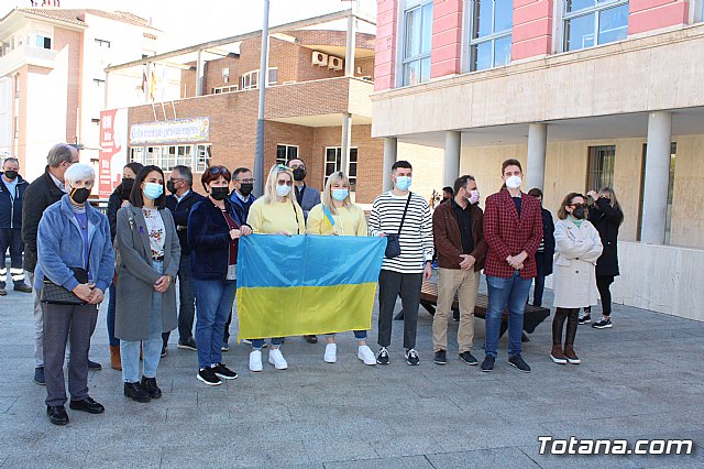 Totana dedica 5 minutos de silencio en conmemoracin a las vctimas y afectados por la guerra de Ucrania - 1