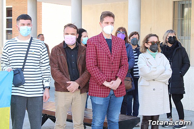 Totana dedica 5 minutos de silencio en conmemoracin a las vctimas y afectados por la guerra de Ucrania - 4