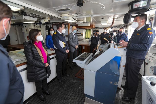 La ministra de Defensa reconoce la labor del Instituto Hidrográfico de la Marina en la seguridad de la navegación - 1, Foto 1