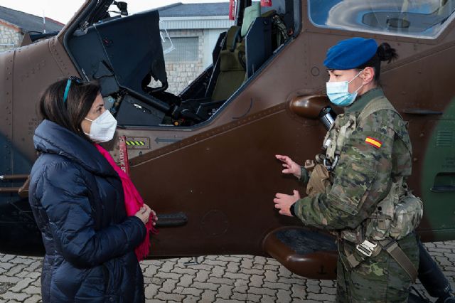 Margarita Robles visita la base de las Fuerzas Aeromóviles y de la Academia de Aviación del Ejército de Tierra - 1, Foto 1