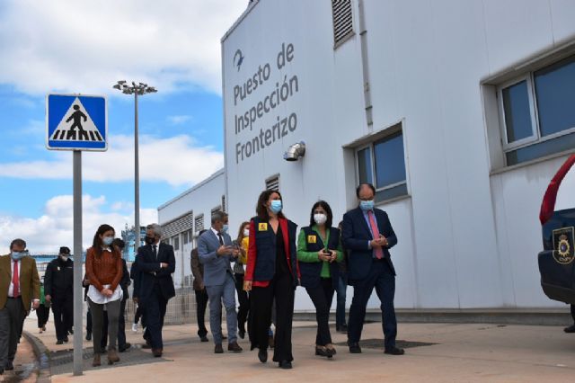 Darias valora el trabajo de Sanidad Exterior en Algeciras donde realizan el control sanitario de más del 30% de los productos que entran a nuestro país - 1, Foto 1