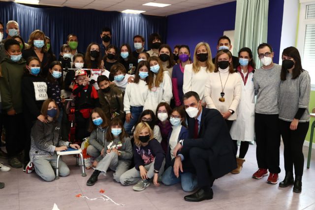 Sánchez asiste a la presentación del primer exoesqueleto infantil del mundo, en un colegio de Torrelodones - 1, Foto 1