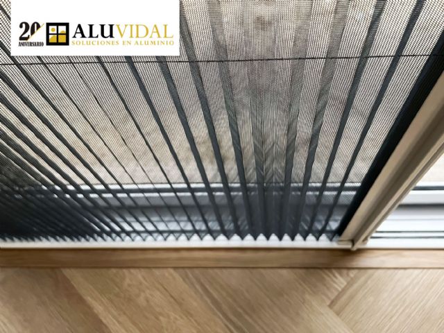Mosquiteras plisadas, perfectas para entradas y balcones ahora que llega el buen tiempo, según Aluvidal - 1, Foto 1