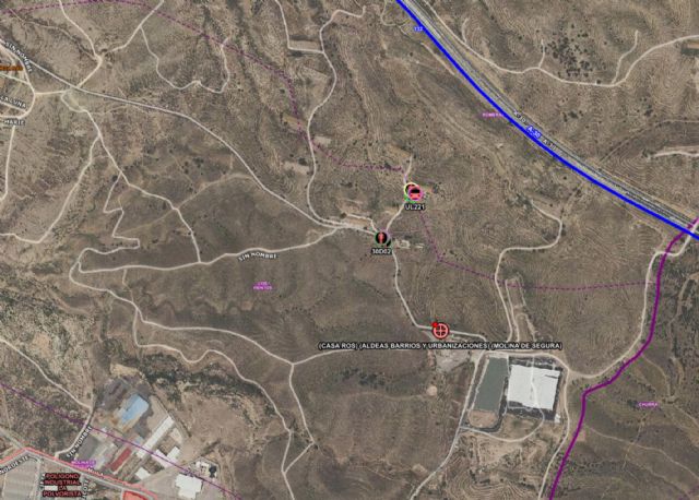 Servicios de emergencia extinguen un incendio en unas naves industriales abandonadas en el municipio de Molina de Segura - 1, Foto 1