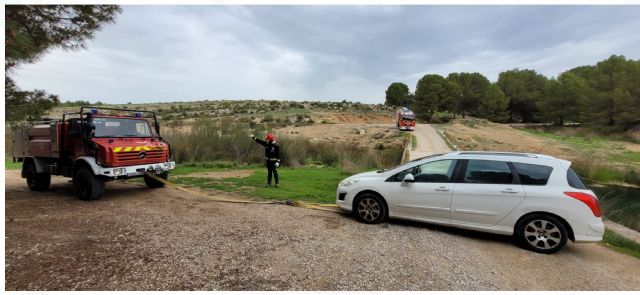 Cae un vehículo desde un puente en Yéchar - 1, Foto 1