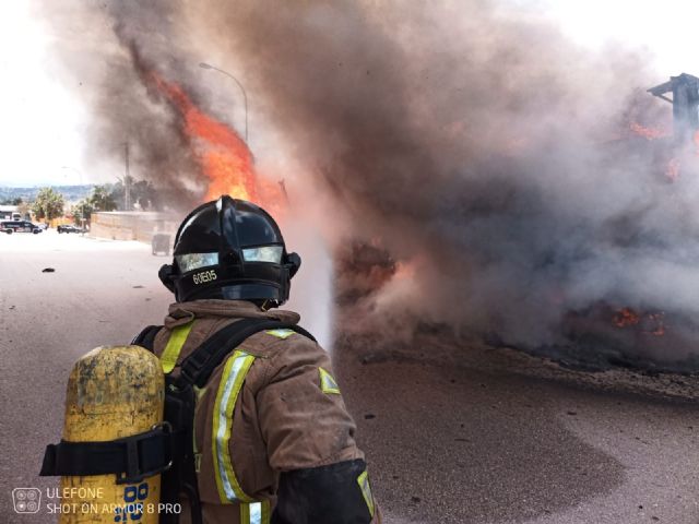 Se incendia el remolque de un camión en Molina de Segura - 1, Foto 1