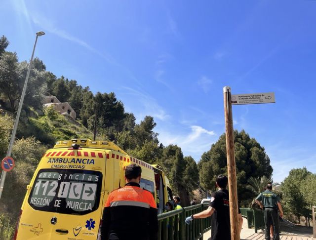 Rescatan a una persona que ha caído al río en Blanca - 1, Foto 1