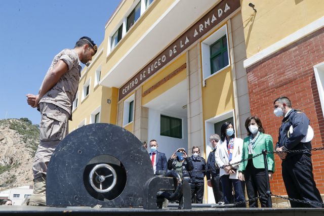 Robles visita en Cartagena el programa S-80, el Centro de Buceo de la Armada y el buque ´Neptuno´ - 1, Foto 1
