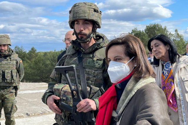 Robles agradece al contingente español en Letonia su compromiso con la paz - 1, Foto 1