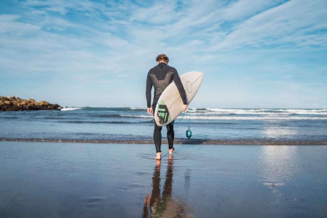 ¿Qué factores se deben considerar a la hora de escoger el traje de surf ideal? - 1, Foto 1