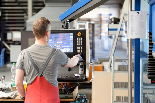 Uno de cada dos contratos firmados en abril es indefinido, en un mes en el que el paro desciende en 86.260 personas - 1, Foto 1