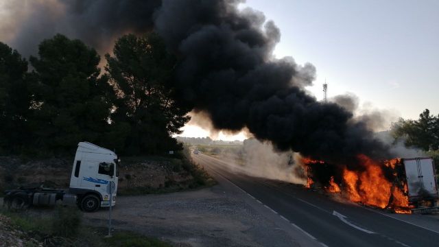 Arde un camión en Calasparra - 1, Foto 1