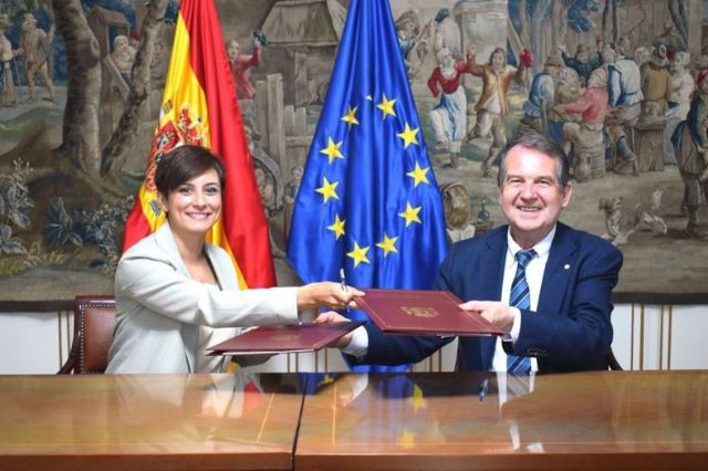 Isabel Rodríguez y Abel Caballero firman el convenio de colaboración para 2022 de la AGE con la FEMP - 1, Foto 1