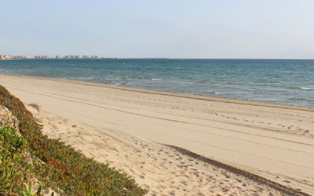 San Javier contará este año con tres banderas azules en las playas de La Manga del Mar Menor - 1, Foto 1