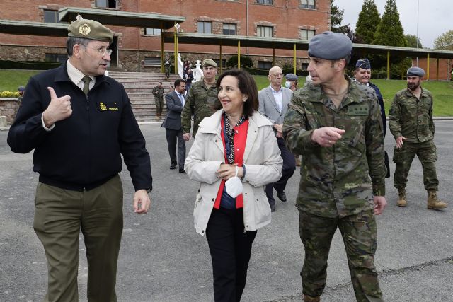 Robles visita el Regimiento de Infantería ´Príncipe´ nº 3 en Asturias - 1, Foto 1