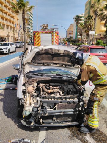 Trasladan al hospital a un herido en accidente de tráfico en Gran Vía de La Manga del Mar Menor - 1, Foto 1