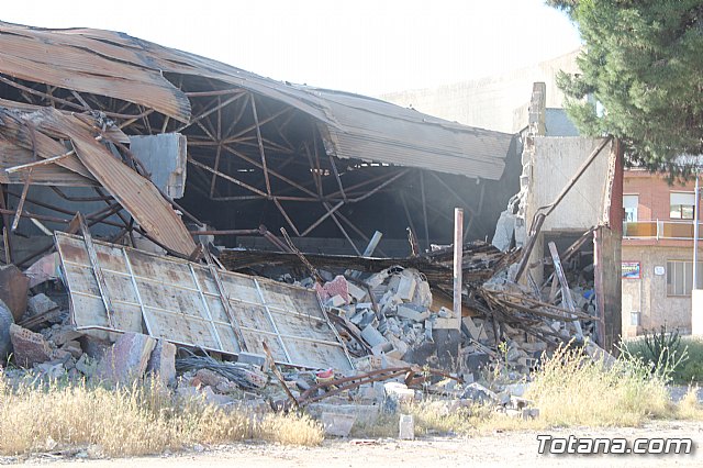 Se inician las obras de demolicin por ruina de la antigua Discoteca Central - 3