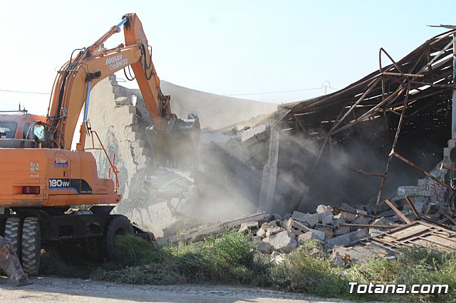 Se inician las obras de demolicin por ruina de la antigua Discoteca Central - 6