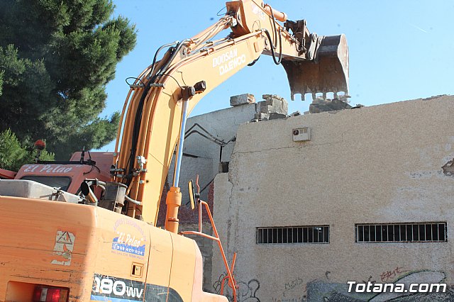 Se inician las obras de demolicin por ruina de la antigua Discoteca Central - 23