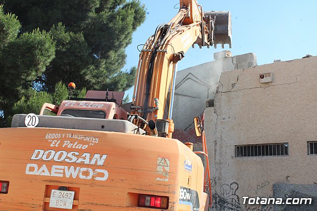 Se inician las obras de demolicin por ruina de la antigua Discoteca Central - 24