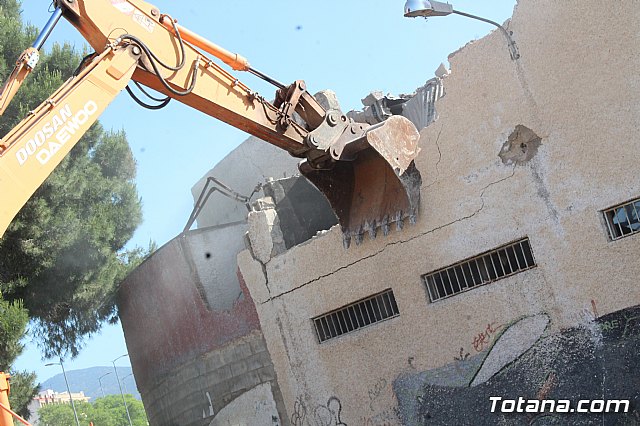 Se inician las obras de demolicin por ruina de la antigua Discoteca Central - 25