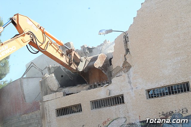 Se inician las obras de demolicin por ruina de la antigua Discoteca Central - 26