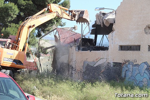 Se inician las obras de demolicin por ruina de la antigua Discoteca Central - 27