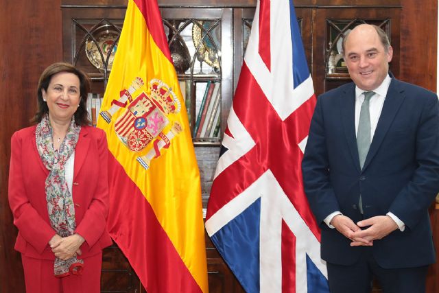 Robles y su homólogo británico, Ben Wallace, ponen de manifiesto su firme apoyo a Ucrania y destacan la unión de la OTAN - 1, Foto 1