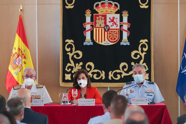 La ministra de Defensa preside la presentación del libro 40 años de participación activa de España en la OTAN - 1, Foto 1
