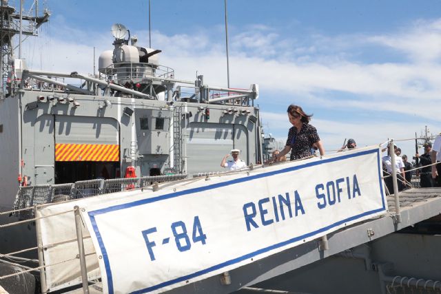 Robles visita en Rota la fragata Reina Sofía y pone en valor su defensa del flanco sur de la OTAN - 1, Foto 1