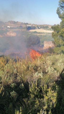 Efectivos del Plan Infomur dan por controlado el incendio forestal declarado en Caravaca de la Cruz - 1, Foto 1