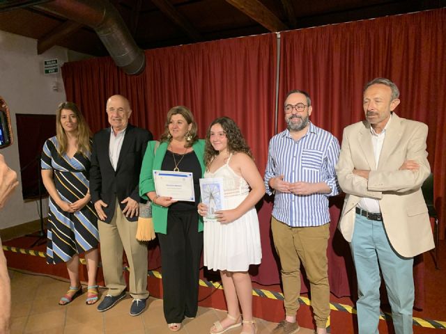 La niña Marta García gana el IV Concurso Investigamos, aprendemos y cuidamos nuestro patrimonio con un trabajo sobre los molinos de viento - 1, Foto 1