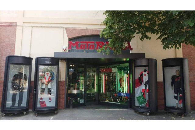 Motocard llega a la emblemática tienda física de Motorama en Florencia - 1, Foto 1