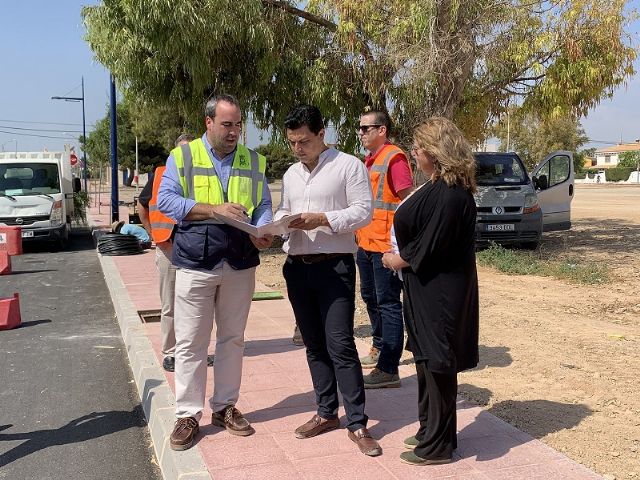 El Ayuntamiento ejecuta obras por valor de 810.000 euros para renovar aceras, asfalto e iluminación, en Santiago de la Ribera - 1, Foto 1