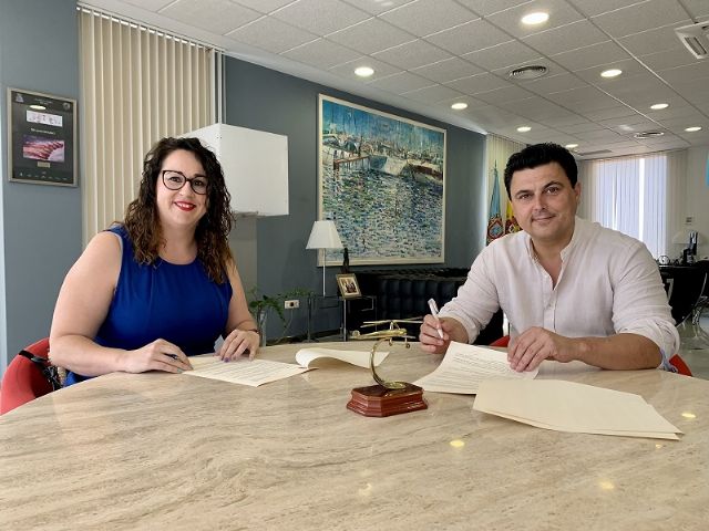 El Ayuntamiento renueva convenio de colaboración con la asociación del Carnaval de Santiago de la Ribera - 1, Foto 1