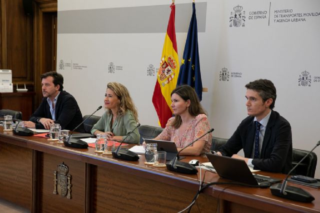 Raquel Sánchez explica a las entidades locales la línea de ayudas para reducir el 30% el precio del transporte público colectivo urbano - 1, Foto 1
