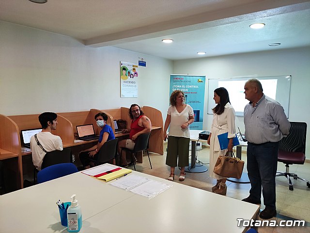 Garantizan la continuidad de los programas de Insercin Laboral para Adultos y de Garanta Juvenil, que promueve el Colectivo El Candil, a partir del 1 de octubre - 1