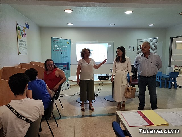 Garantizan la continuidad de los programas de Insercin Laboral para Adultos y de Garanta Juvenil, que promueve el Colectivo El Candil, a partir del 1 de octubre - 3