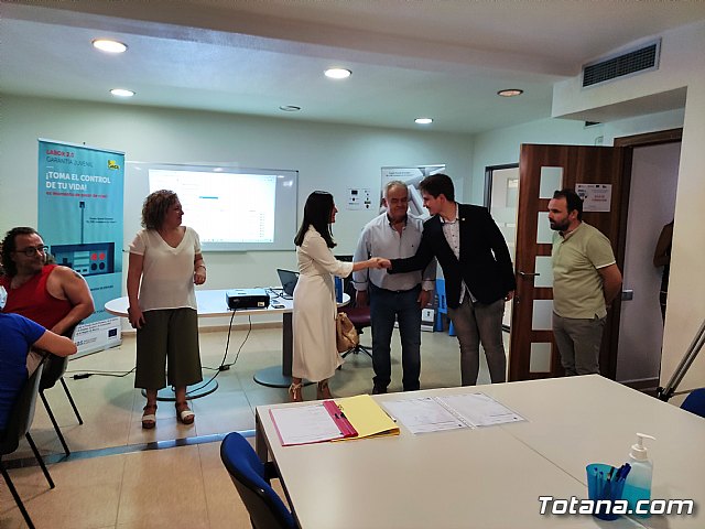 Garantizan la continuidad de los programas de Insercin Laboral para Adultos y de Garanta Juvenil, que promueve el Colectivo El Candil, a partir del 1 de octubre - 5