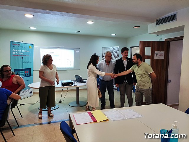 Garantizan la continuidad de los programas de Insercin Laboral para Adultos y de Garanta Juvenil, que promueve el Colectivo El Candil, a partir del 1 de octubre - 6