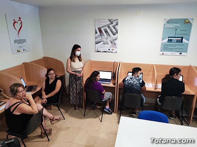 Garantizan la continuidad de los programas de Insercin Laboral para Adultos y de Garanta Juvenil, que promueve el Colectivo El Candil, a partir del 1 de octubre - 9