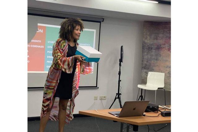 Esther Nguema asegura que las empresas valoran más a los profesionales que saben hablar en público - 1, Foto 1