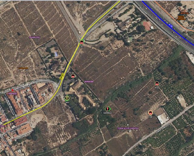 Helicóptero de la DGSCE acude en apoyo a los bomberos de Murcia para apagar un incendio agrícola en Guadalupe - 1, Foto 1