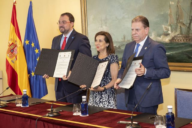 Defensa, el Principado de Asturias y el Ayuntamiento de Oviedo firman un protocolo urbanístico para el proyecto de La Nueva Vega - 1, Foto 1