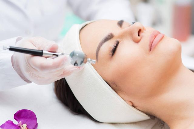 El tratamiento facial con punta de diamante que realiza Sapphira Privé Madrid Centro - 1, Foto 1