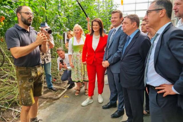 Luis Planas y el ministro alemán Özdemir visitan explotaciones familiares en Núremberg - 1, Foto 1
